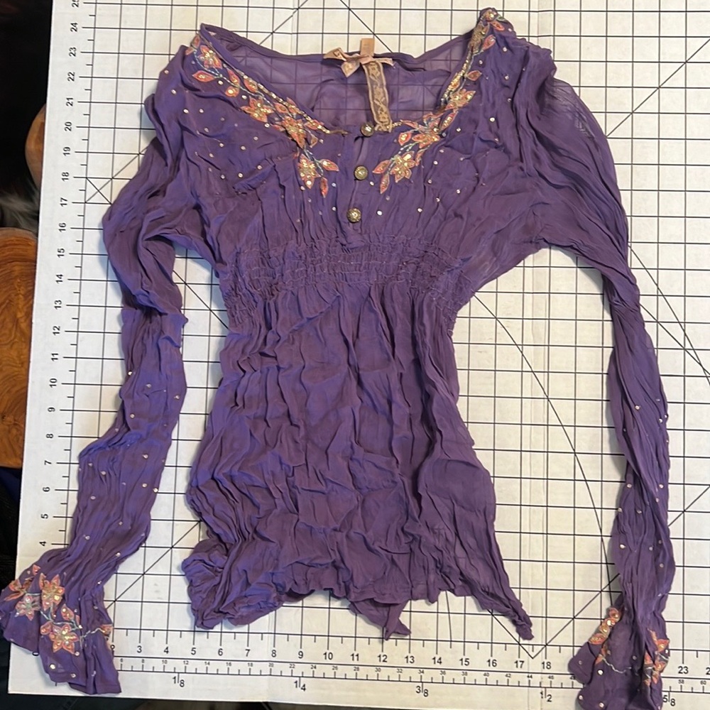 Crepe embroidered blouse S